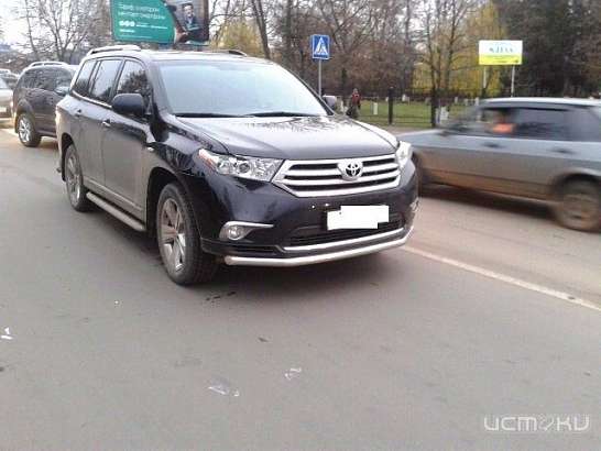 "Toyota" на "зебре" сбила девушку, после чего она впала в кому