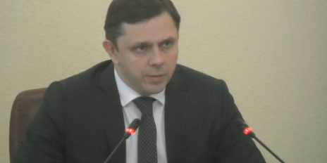 "Где у нас идет капремонт школ, нам необходимо завершать раньше в связи с тем, что у нас в этом году с вами выборы"