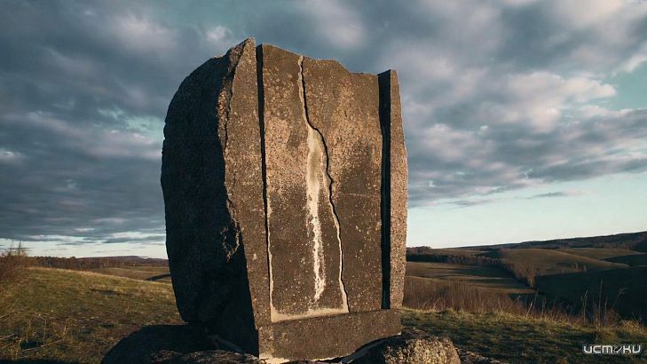 Гранит как вечный материал: почему именно он стал стандартом для памятников в России