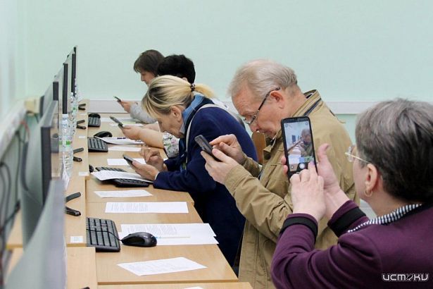 Орловские пенсионеры показали мастерство владения компьютером!