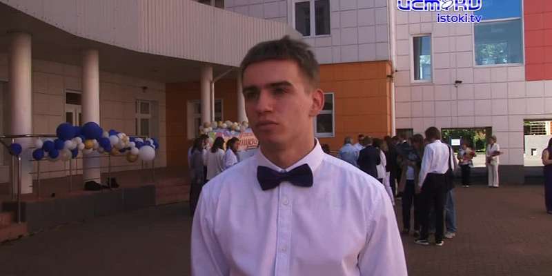 Пятаки на удачу и капсула времени. В орловских школах прозвенел последний звонок