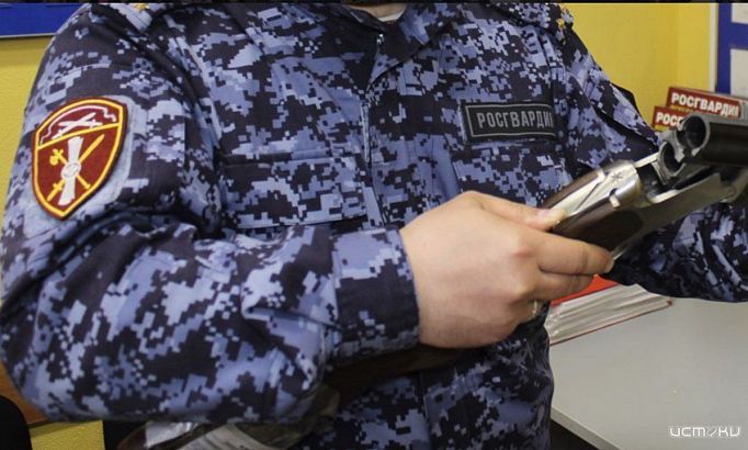 Житель Должанского района сдал найденное ружьё росгвардейцам 