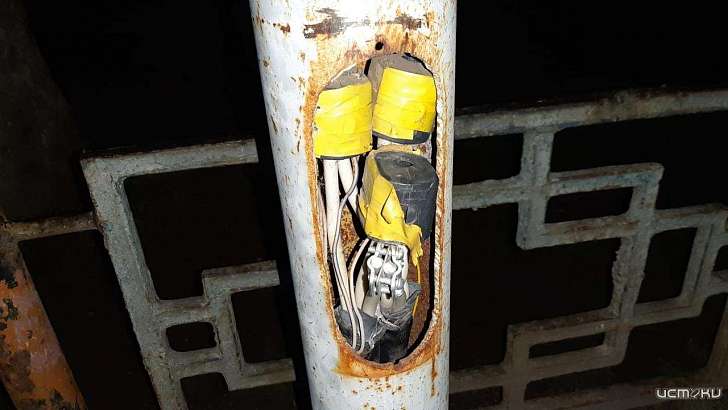 Под напряжением: в Орле фонарный столб ударил током ребенка