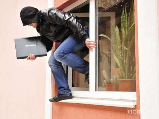 В Орле нашли злоумышленника, который украл из квартиры пенсионера имущество на сумму 68 тысяч рублей 