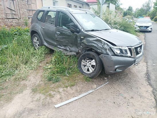 На одном из перекрестков Заводского района не разъехались кроссовер и фургон