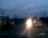 Во Мценске автомобиль сбил мужчину, перебегавшего дорогу. Видео
