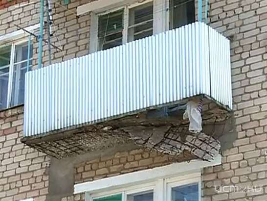 Под Орлом в одном из жилых домов обрушился балкон