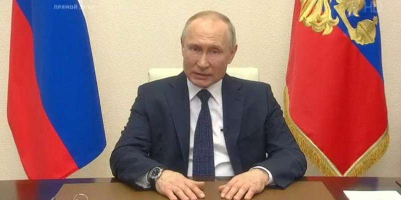 Из-за коронавируса Путин продлил режим нерабочих дней до конца месяца 