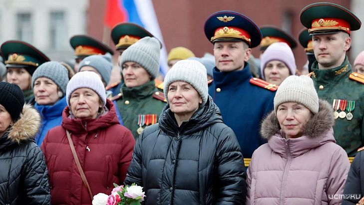 Режим работы банковских отделений в праздничные выходные 21–23 февраля 2025 года