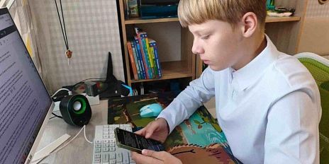 Российские школьники стали на 20% чаще читать цифровые книги летом