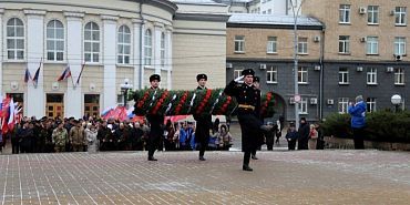 В Орле возложили цветы в честь Дня Героев Отечества