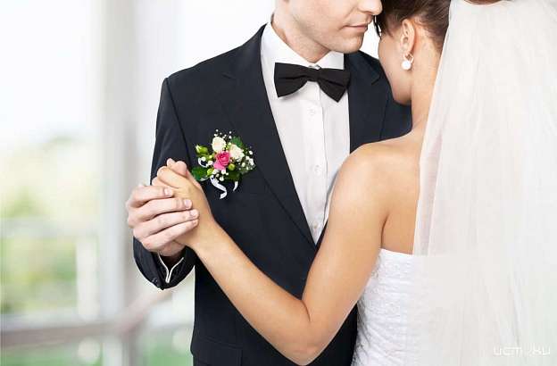 В Орловской области на церемонии бракосочетания могут присутствовать только сами молодожены