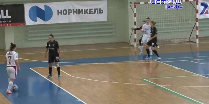 Женская мини-футбольная команда "ОрелГУ-КПРФ" в рамках Чемпионата России в родных стенах дала бой действующему чемпиону страны