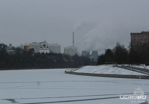 Инспекторы ГИМС настоятельно советуют не выходить на лед водоемов