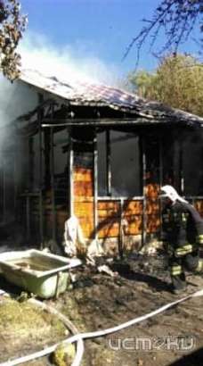 В переулке Железнодорожном города Орла горел жилой дом