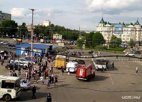 В Орле эвакуировали людей из торговых центров и здания автовокзала