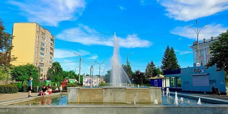 Фонтан в сквере «Юность» в Орле работает в ограниченном режиме: без музыки, с пониженной высотой струй. Объявлены торги на его ремонт