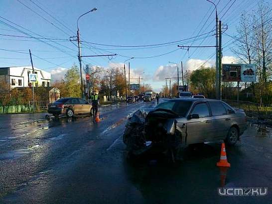 Тройное ДТП на Московском шоссе парализовало движение