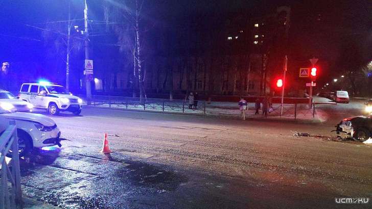 Девушка на «Фольксвагене» устроила ДТП на перекрестке в Орле