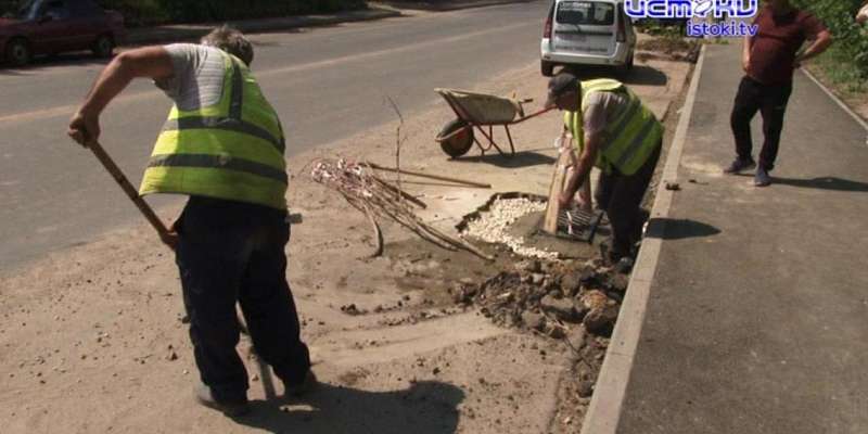 Работа над городской средой в Орле: в пер. Южном решают проблему с ливневкой, а ТТП сносит аварийные бараки