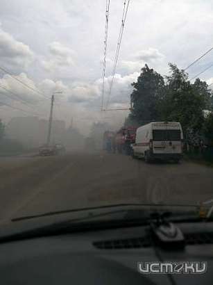 В Орле на улице Паровозной горит жилой дом