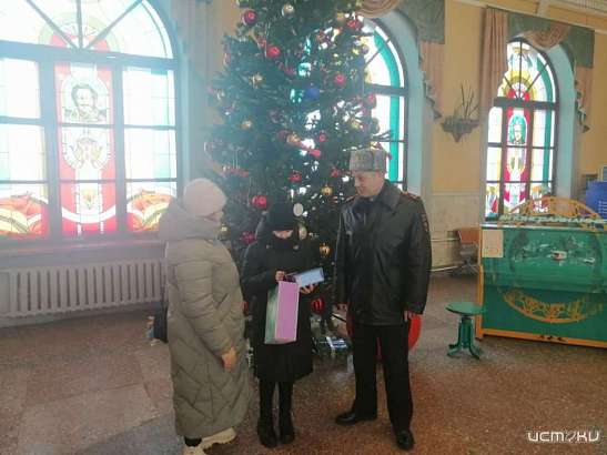 Начальник транспортной полиции исполнил желание юной орловчанки