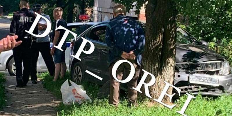 Фотофакт: в Орле автомобилист едва не вылетел на детскую площадку