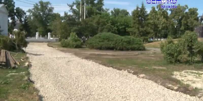 Дорога для одного транспортного средства, который будет приезжать раз в полгода. Городские власти продолжают прокладывать проезд к очистным сооружения...