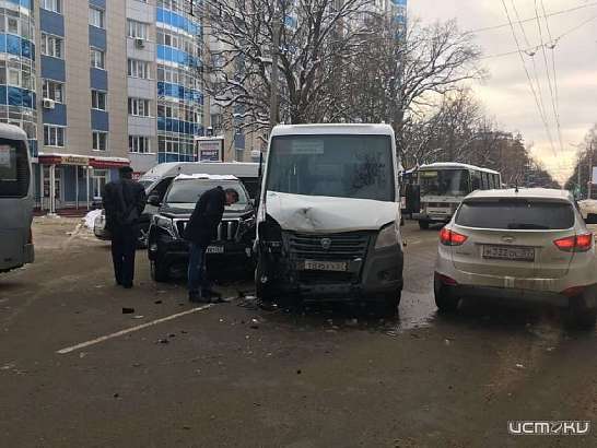 В Орле произошло еще одно ДТП с маршруткой