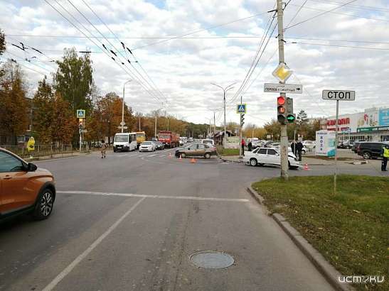 На Наугорке пенсионер на «Ладе» устроил ДТП с пострадавшим