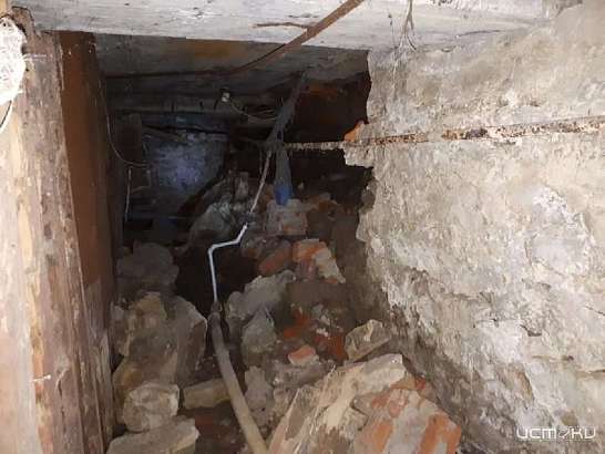 Фотофакт: в Орле на Калинина, 2 обрушился подвал