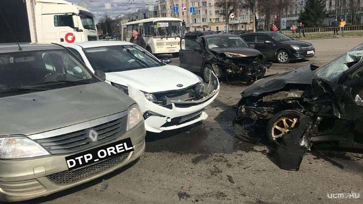 5 машин, 1 ДТП: в Орле в аварии пострадал человек