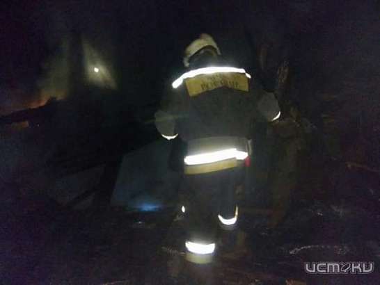 В Орле неизвестные подожгли хозпостройки