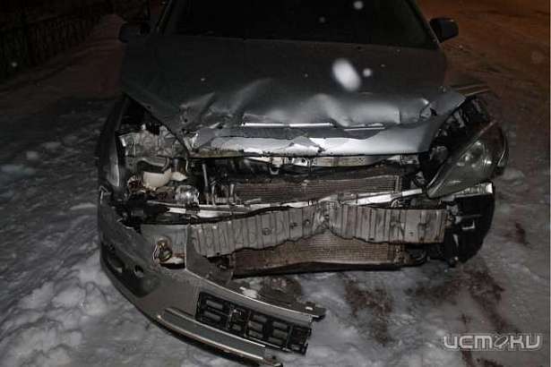 На Орловщине «Форд Фокус» снес дорожное ограждение 