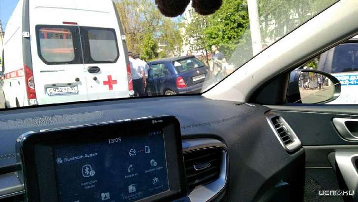 В Орле «Шкода» протаранила ограждение в районе «Дашеньки» 