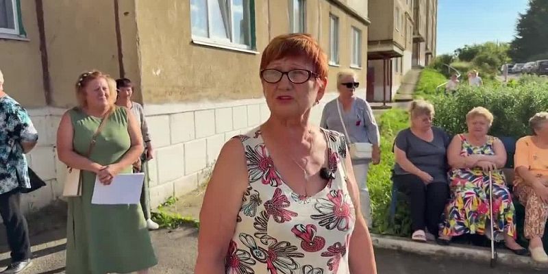 Жители Мценска бьют тревогу: территория у дома в Коммаше стала опасной