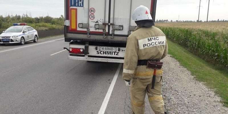 На Орловщине отлетевшее колесо фуры попало в женщину