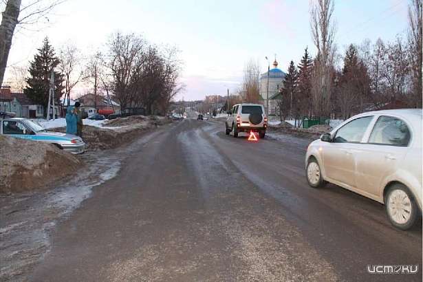 На Орловщине пенсионер, переходивший дорогу в неположенном месте, был сбит УАЗом