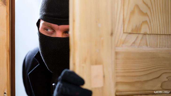 Областной суд оставил за решеткой истязателя орловчанки