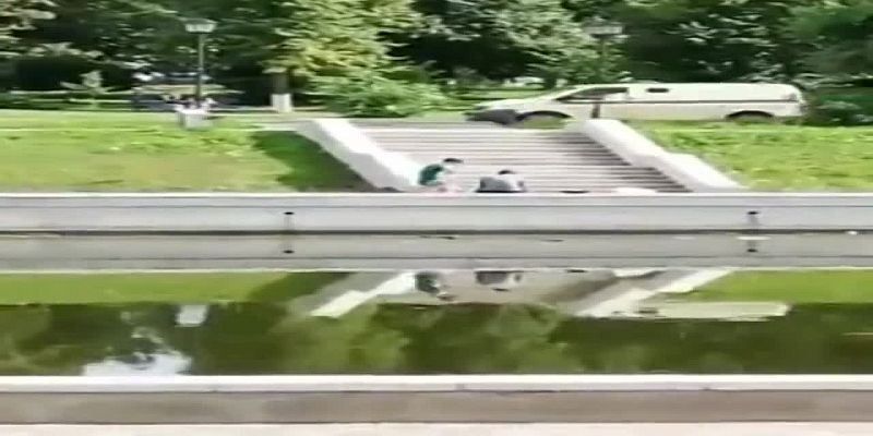 "Мать года": в Орле женщина чуть не утопила ребенка
