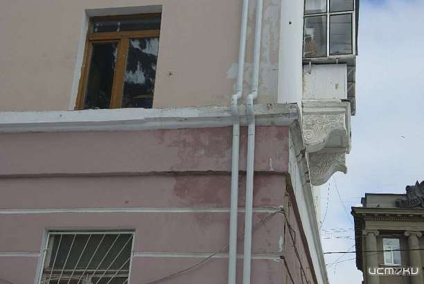 Из-за неудавшегося ремонта кровли затапливает квартиры орловчан на ул. Степана Разина