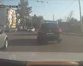 Несся по встречке: в День города орловчане засняли безумный троллейбус Несся по встречке: в День города орловчане засняли безумный троллейбус