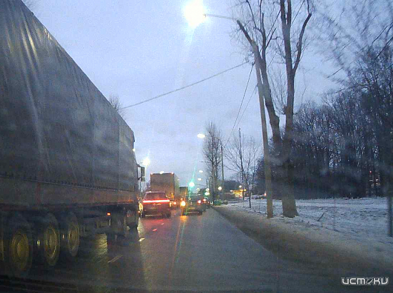 Точка продажи автожижки создает пробки на Карачевке в Орле