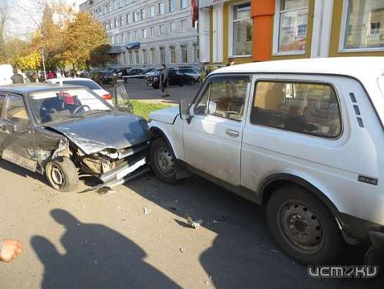 В Орле иномарка, нарушив ПДД, спровоцировала ДТП с тремя автомобилями