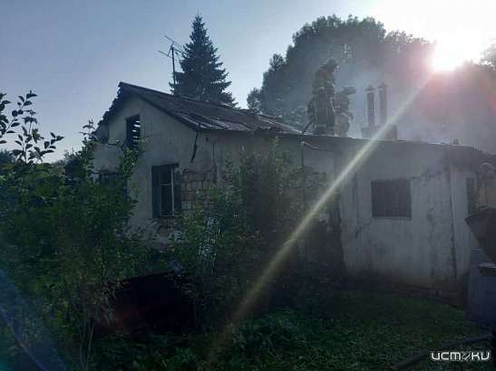 В Глазуновском районе женщина едва не сгорела заживо в своем доме