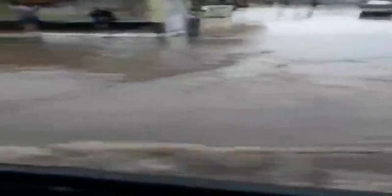 «Мы вроде не в Венеции»: орловчане жалуются на утопающие улицы