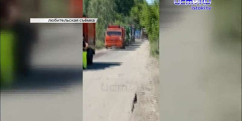 Видео: в Орле снова собираются очереди из мусоровозов