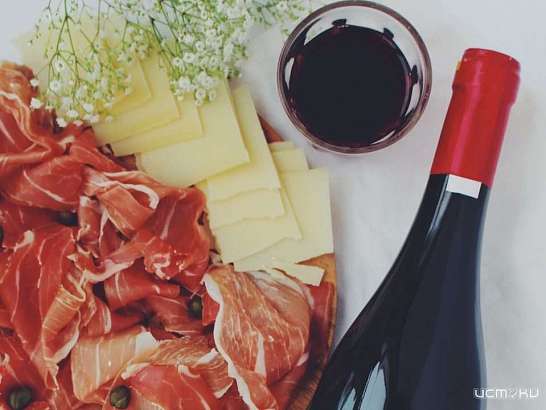 Секрет удачной вечеринки: закуски, которые больше всего подходят к вину