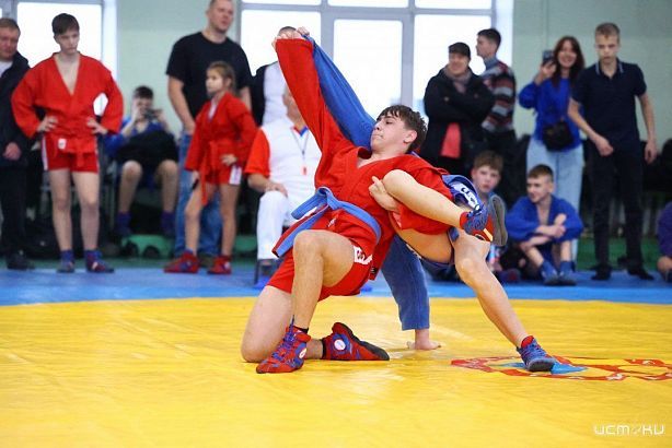 Студенты поборются за медали в рамках областных соревнований по самбо 