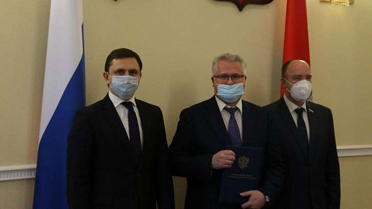 Губернатор Андрей Клычков вручил государственные награды особо отличившимся орловчанам Губернатор Андрей Клычков вручил государственные награды особо отличившимся орловчанам